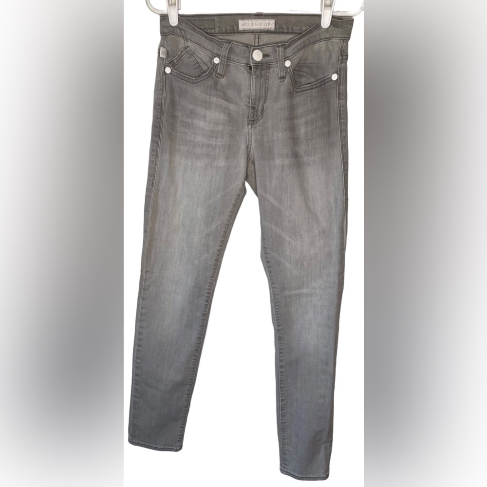 Rock & Republic Beige Berlin Light Wash Straight Skinny Jeans 8M